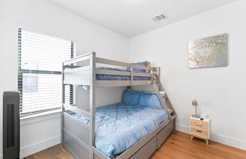 Luxe East Downtown 3BR Condo, Walk to Bars, Restaurants, Shops - Foto 29