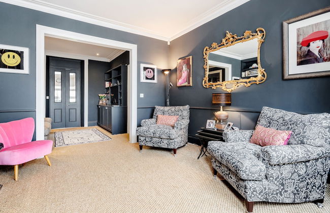 Exquisite Designers Abode - Photo 17