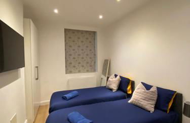 New Elegant 2 Bed flat in Chiswick - Photo 3