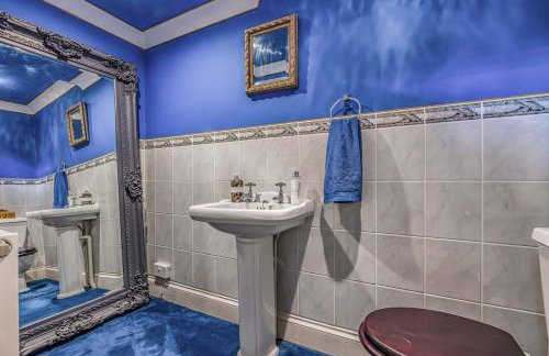 Seaside Chapel Retreat - 3-Bed Church Conversion - Snug Cinema & Free Parking - Foto 27