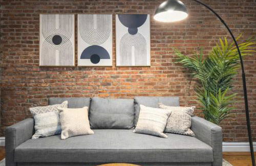 Modern Manhattan Haven Near Everything - Photo 2