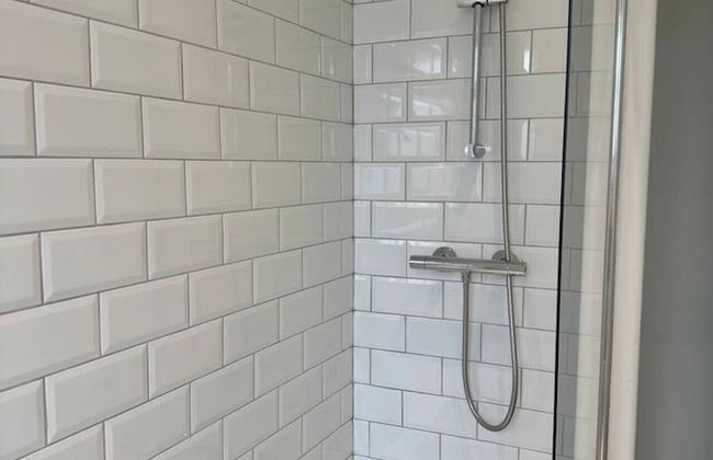 Large Five Bedroom Home with parking - Foto 31