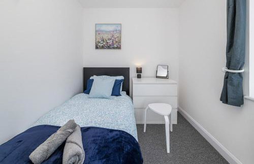 4BR New Build - Near Ferry Port - Great for Groups - Foto 20