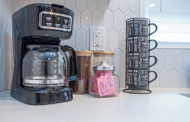 Spacious Delightful 4 BR/ 3 BA Close to Downtown - Foto 20