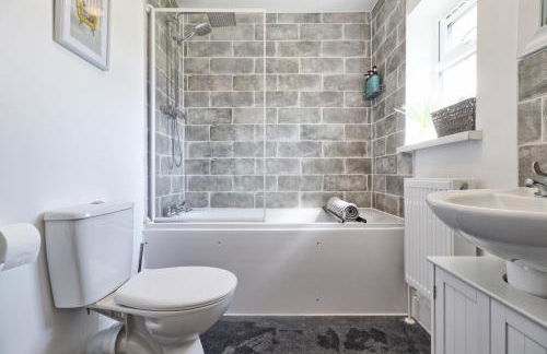 Comfy 4 Bed, Sleeps 8, fast WIFI, Contractor friendly - Foto 51