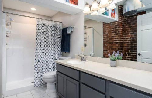 Unique and Charming Downtown Apt - Foto 19