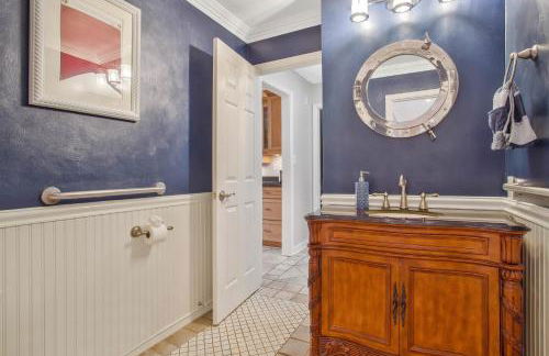 Gorgeous Creek Side Ranch-Style Estate With Dock - Foto 20