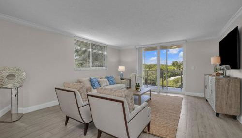 Luxury - 2BR 2BA - Balcony - Right Across From the Beach - Foto 5