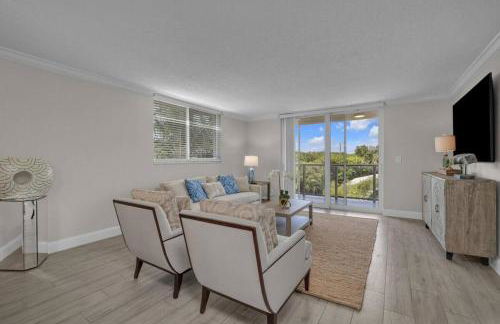 Luxury - 2BR 2BA - Balcony - Right Across From the Beach - Foto 5