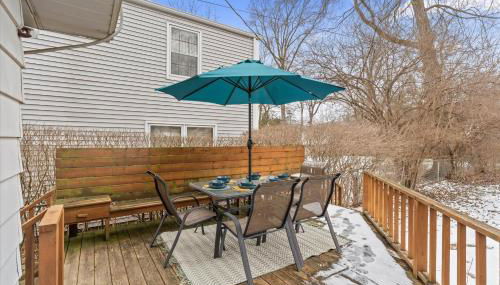 5 Mins to UND - Cozy 4BD with BBQ & Pool Table - Foto 3