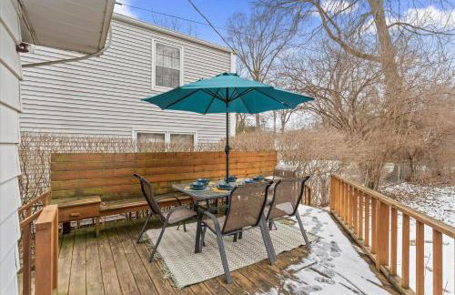 5 Mins to UND - Cozy 4BD with BBQ & Pool Table - Foto 3