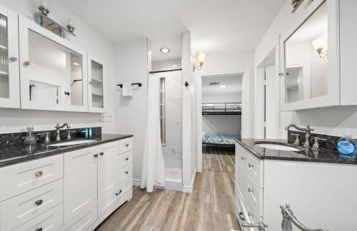 Beach Escape Close to Attractions and the Shore - Photo 28