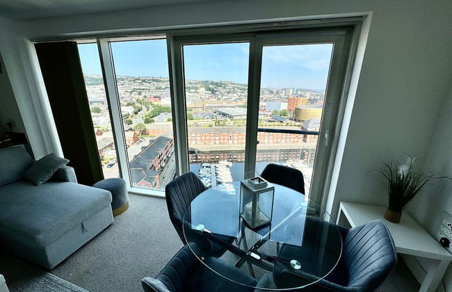 Meridian Tower Apartment in Swansea - Photo 4