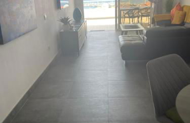 Stunning 2 bedroom apartment with full view of the sea and marina , full sun - Foto 14