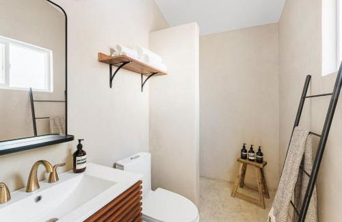 Modern Designer Cabin, Newly Renovated, EV Charger, Arcade, Kids Bunkbed, Minutes to Lake Arrowhead and Lake Gregory - Foto 32