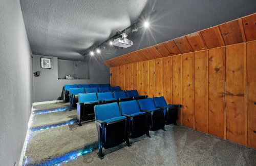 Arvada Retreat + 6 BD + Movie Theater - Photo 1