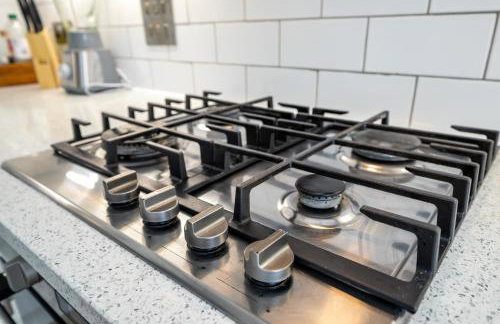 5 Min to Heathrow & Uxbridge Station with Parking - Photo 21