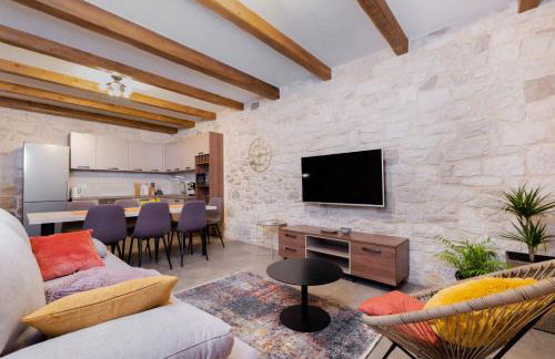 Stone house with pool and yard - Villa Histra - Foto 7