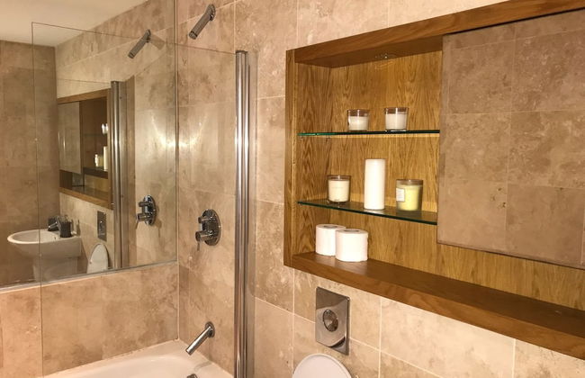 Stylish Quayside Apartment - Photo 15