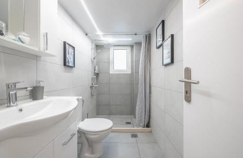 Golden Comfort With Courtyard By Greece Apartments - Foto 23