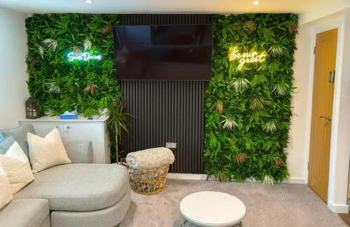 Spacious 2-Bed - Hospital & City Nearby Parking Pet Friendly - Foto 2