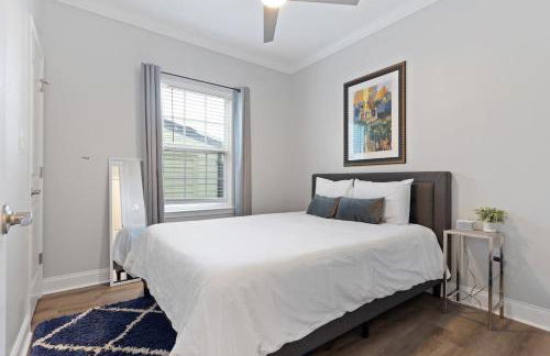 Mid-City 4BR w Pool Near Streetcar - Foto 10