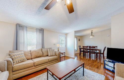 Riverfront Stay Sleeps 6 Deck Firepit Water View - Foto 10