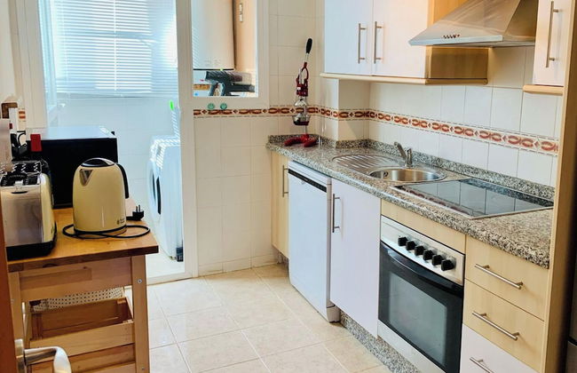 Seaview 2 Bed Apartment Sleeps 4 - Terrace - Pool - Foto 4