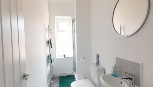 Stylish Ashbourne townhouse near the Peak District and Alton Towers - Foto 5, towels, Shower
