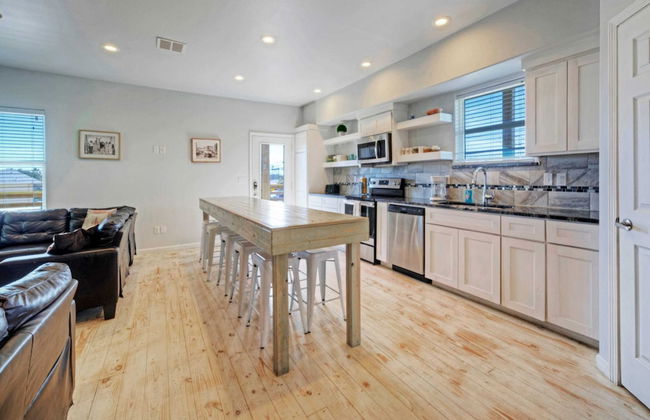 6bdr, Balcony w/ Bay View, Shared Pool + Boat Dock Keeper Red by Avantstay - Foto 10