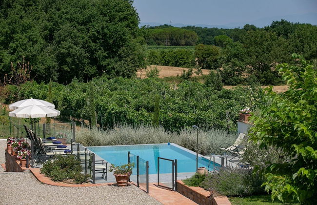 Plush Holiday Home in Cortona with Hot Tub - Photo 46