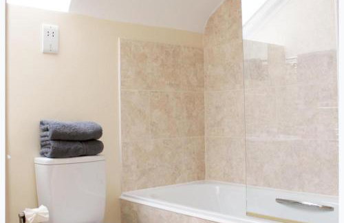 1 Bed Loft - Sleeps 2 - Parking - Wifi - Photo 3