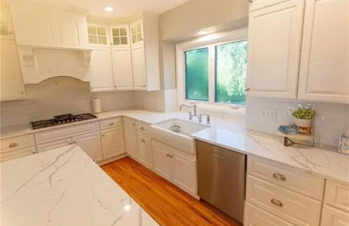 World Cup Ready - Spacious 5-Bedroom Home with Pool, Hot Tub, and Outdoor TV - Foto 6