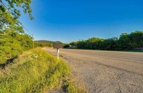 Peaceful Helotes Cabin Fire Pit, 9 Mi to Old Town - Foto 33