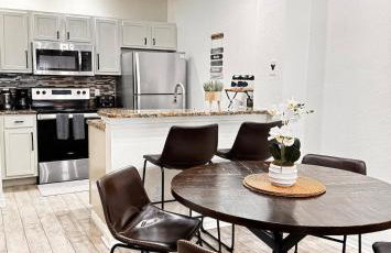 Modern 3BR Retreat with Comfort & Style Near Disney - Foto 5