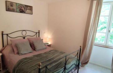 T3 avec sa terrasse au cœur du village médiéval - Foto 3