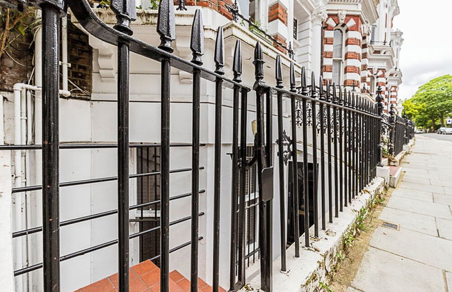 Charming Kensington Apartment - Photo 26