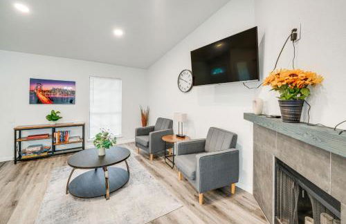 Game Room and Patio Family Home in The Colony! - Foto 4