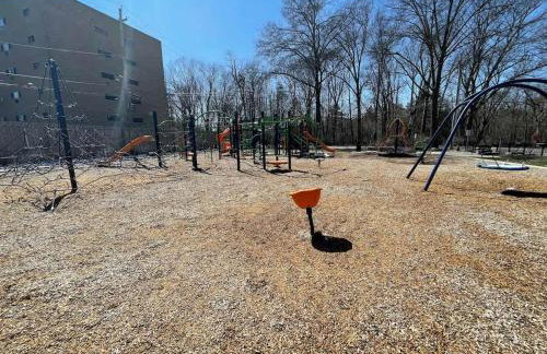 Large 4 Bedroom Home Close to Airport and IX Center - Foto 47