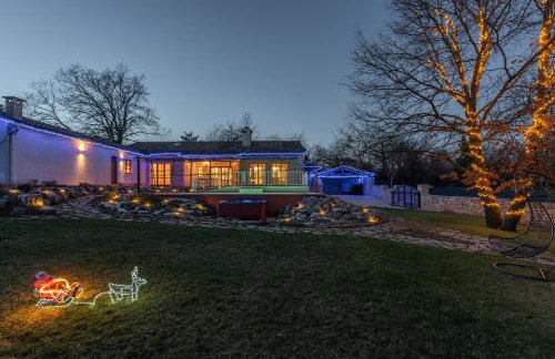 Family Villa Lipica with private pool and jacuzzi - Photo 43