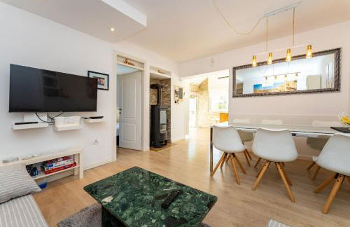 MY DALMATIA - Villa Sucic with private pool and mountain view - Foto 13