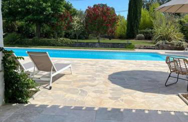 Villa Les Folies - magnifique jardin avec piscine - Foto 2