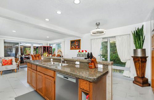 Sanctuary-5BR Home for Extended Stays & Family Comfort - Foto 10