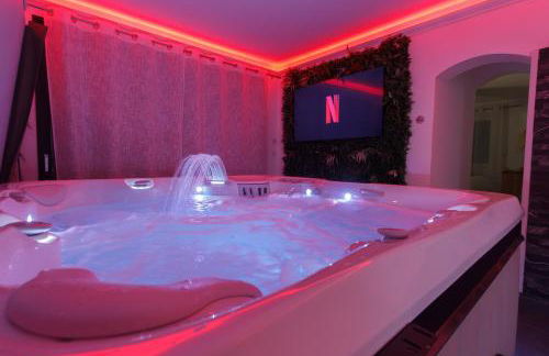 CASA AMOR & SPA, appartement suite jacuzzi & piscine chauffée - Foto 7