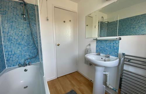 2 Bed House in Hampton - Free parking - Foto 14