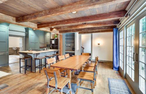 Timeless Winesburg Farmhouse with Deck - Foto 8