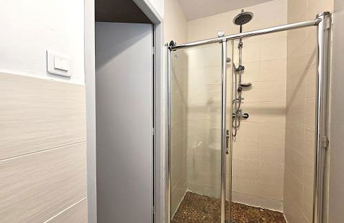 Le Parc Jean Édouard - Spa avec jacuzzi privé - Superbe villa 4 chambres - 9 couchages - 6 lits - Poêle - Parking - Climatisation réversible- Terrasse ombragée et grand jardin - Foto 43