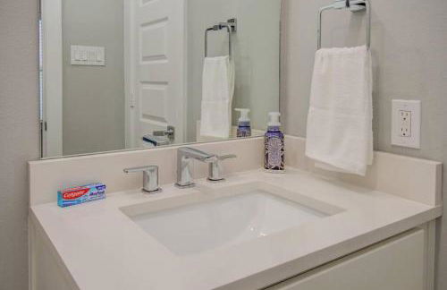 Luxurious Med Cntr/NRG Townhome - Photo 28