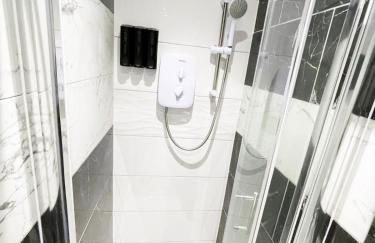 Private Family and Business Rooms Harrow Fast WiFi - Photo 14