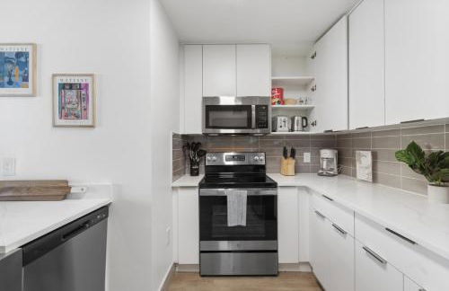 Uptown Luxury - Top Floor King Suite, Free Parking - Foto 13